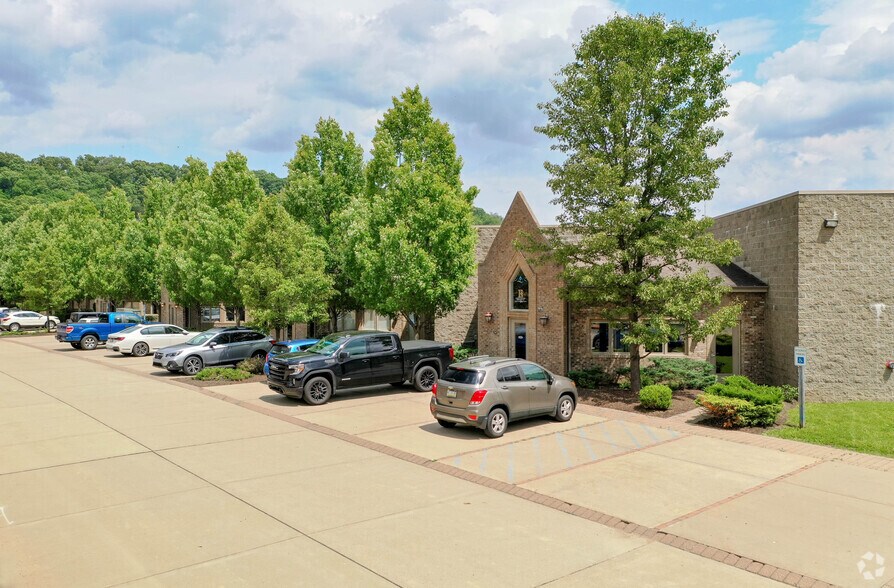 4025 Alpha Dr, Allison Park, PA à louer - Photo principale – Image 1 sur 5