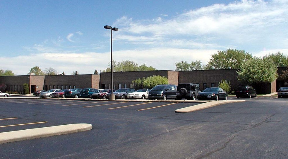 755-777 Edgewood Ave, Wood Dale, IL à louer - Photo de l’immeuble – Image 2 sur 9