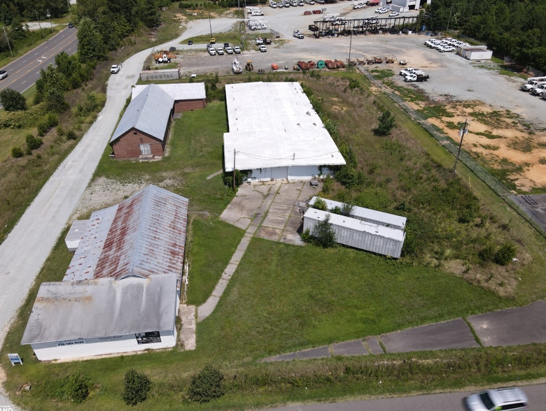 25 Weeks Dr, Roxboro, NC à vendre - Aérien – Image 1 sur 25