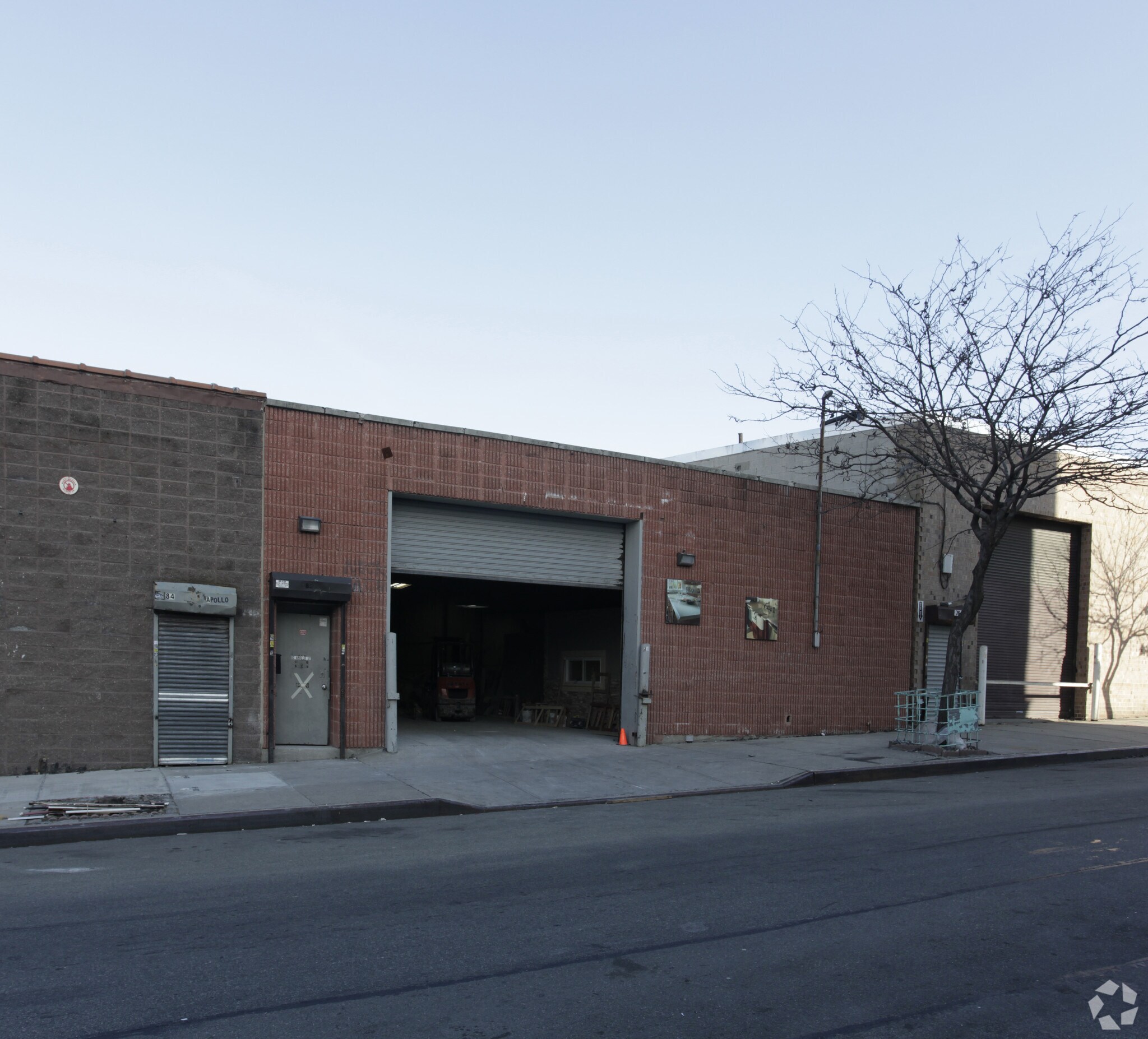 82 Apollo St, Brooklyn, NY à vendre Aérien– Image 1 sur 14