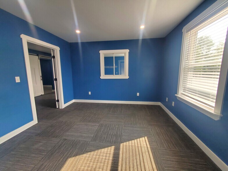 9 Future Way, Hampden, ME à louer - Hall d’entrée – Image 3 sur 12