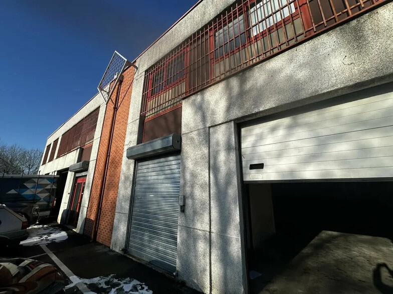 22 Bis Rue Des Malines, Lisses à louer - Photo de l’immeuble – Image 2 sur 9