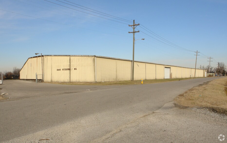 3840 Fitzgerald Rd, Louisville, KY à louer - Photo de l’immeuble – Image 2 sur 6