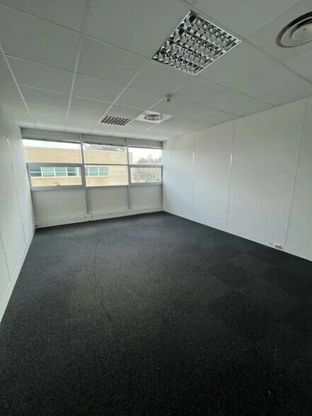 Bureau dans Mérignac à louer - Photo de l’immeuble – Image 3 sur 9