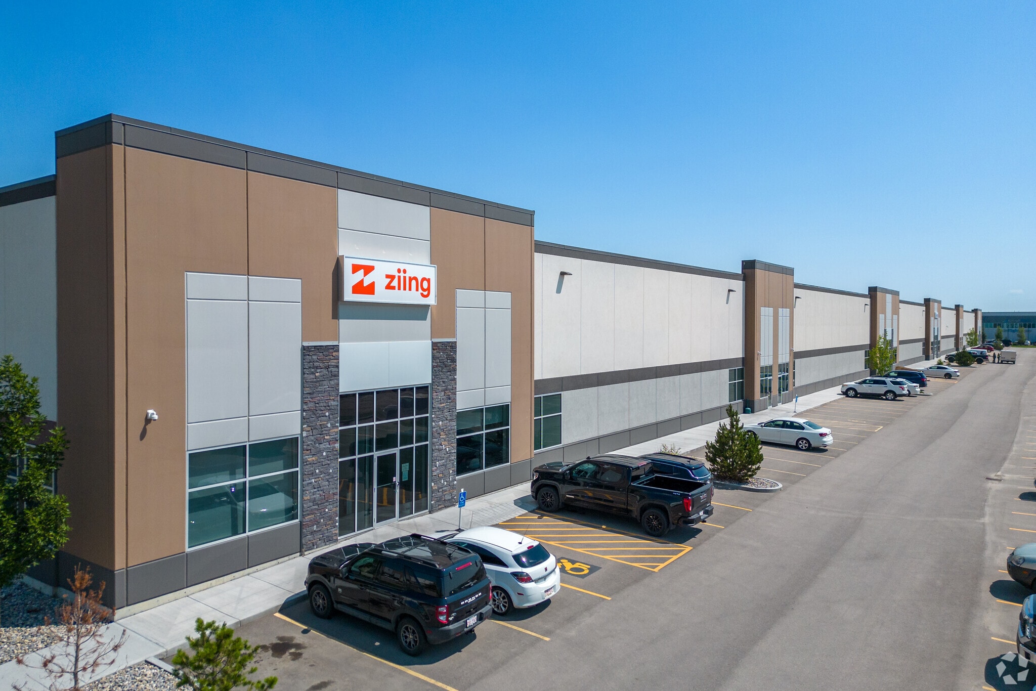 250 Aero Link NE, Calgary, AB à louer Photo principale– Image 1 sur 6