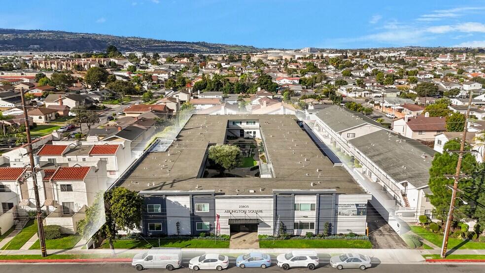23805 Arlington Ave, Torrance, CA à vendre - Photo de l’immeuble – Image 1 sur 19