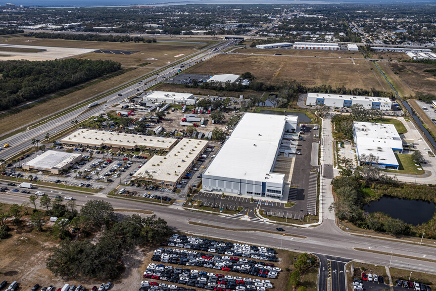 5402-5424 Hangar Ct, Tampa, FL à louer - Photo de l’immeuble – Image 3 sur 12