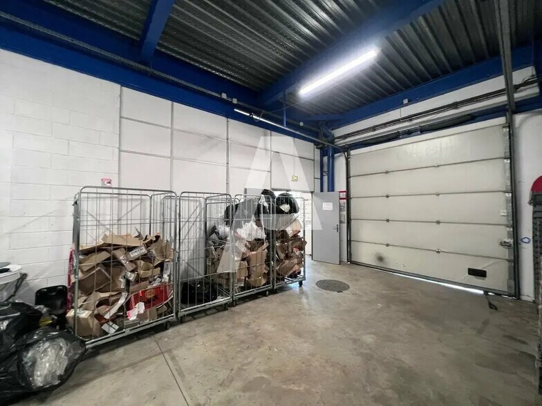 Local d’activités dans Ivry-sur-Seine à louer - Photo de l’immeuble – Image 3 sur 7