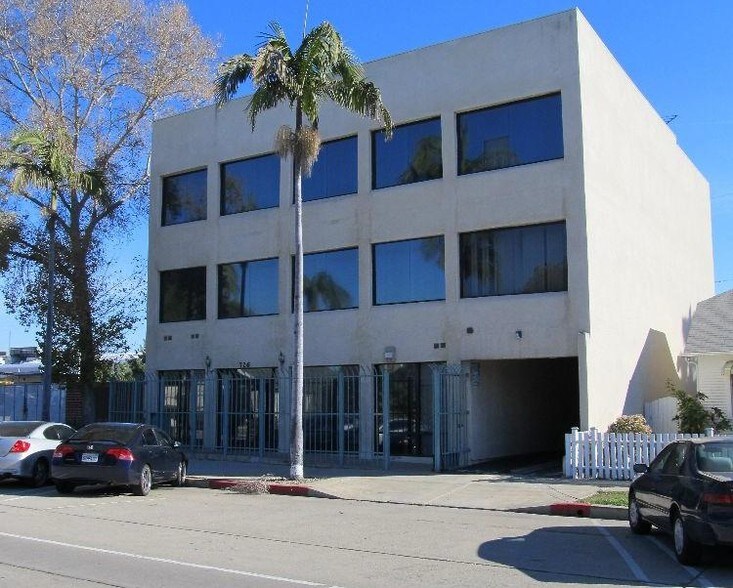 726 Cole Ave, Los Angeles, CA à vendre - Photo de l’immeuble – Image 2 sur 12