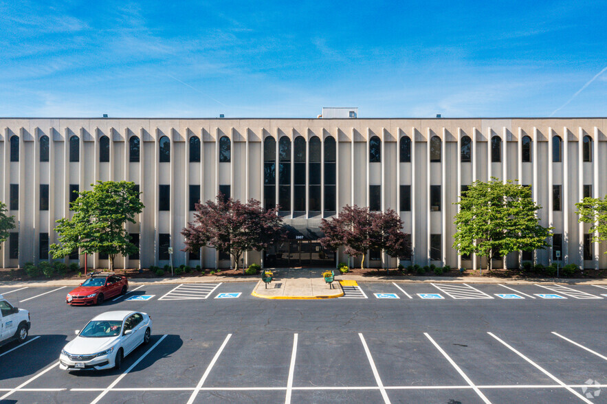 2807 N Parham Rd, Richmond, VA à louer - Photo de l’immeuble – Image 2 sur 3