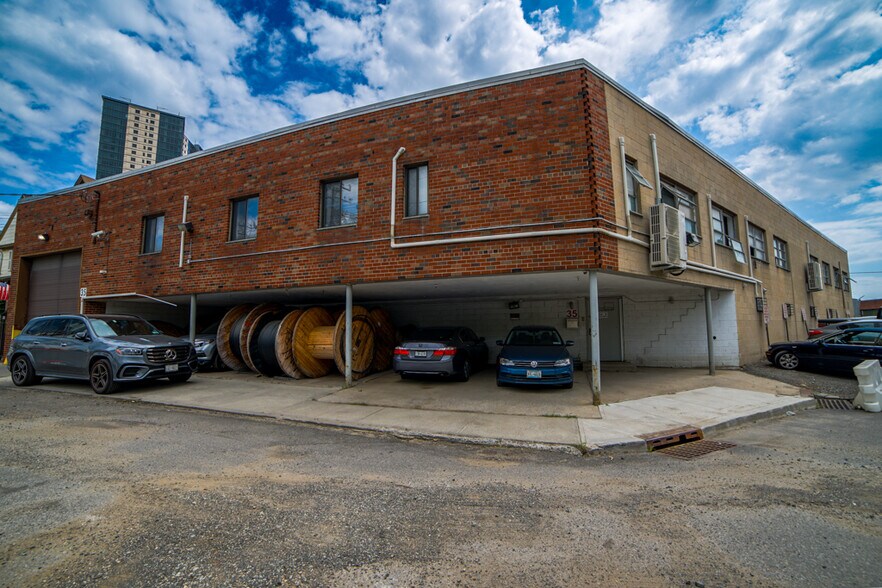 35-41 Bartels Pl, New Rochelle, NY à vendre - Photo de l’immeuble – Image 3 sur 7