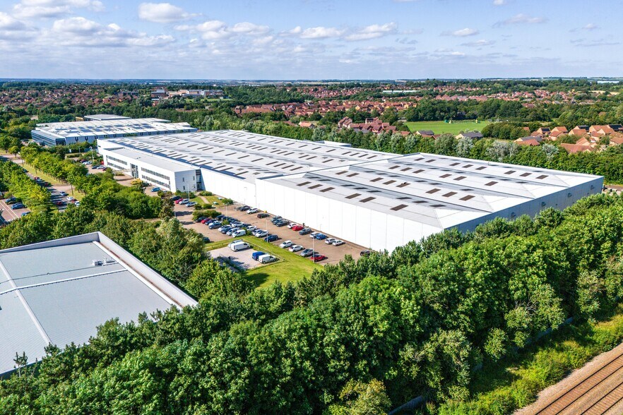 Bradbourne Dr, Milton Keynes à louer - Photo de l’immeuble – Image 3 sur 7
