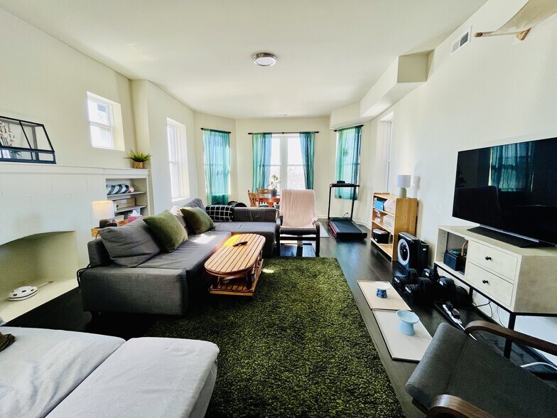 1371 S California Ave, Chicago, IL à vendre - Photo intérieure – Image 2 sur 4