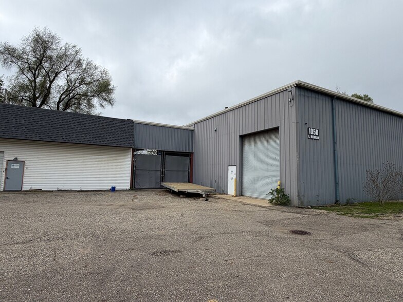 1050 E Michigan Ave, Kalamazoo, MI à vendre - Photo de l’immeuble – Image 2 sur 11