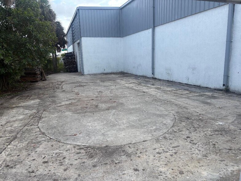 1800 4th Avenue Ext, Lake Worth Beach, FL à louer - Photo de l’immeuble – Image 3 sur 16