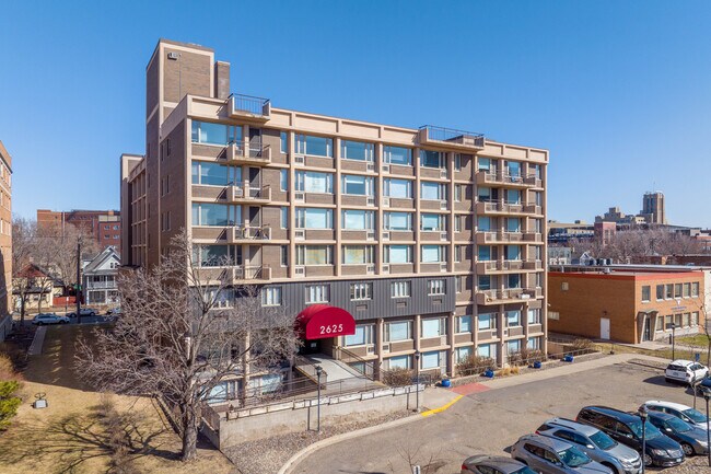 Plus de détails pour 2625 Park Ave, Minneapolis, MN - Santé à vendre