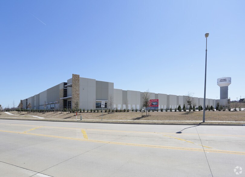 2615 Gifford St, Grand Prairie, TX à louer - Photo de l’immeuble – Image 2 sur 10
