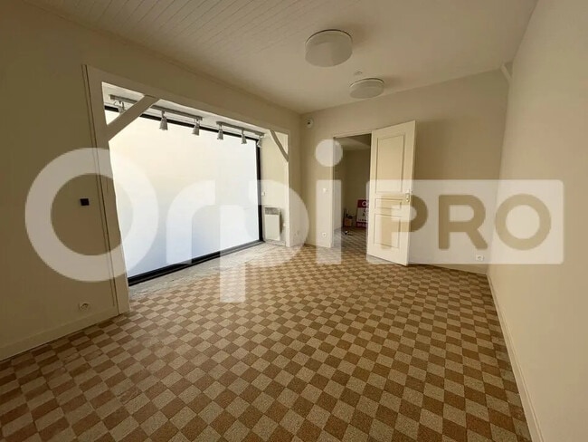 Plus de détails pour Local commercial à louer