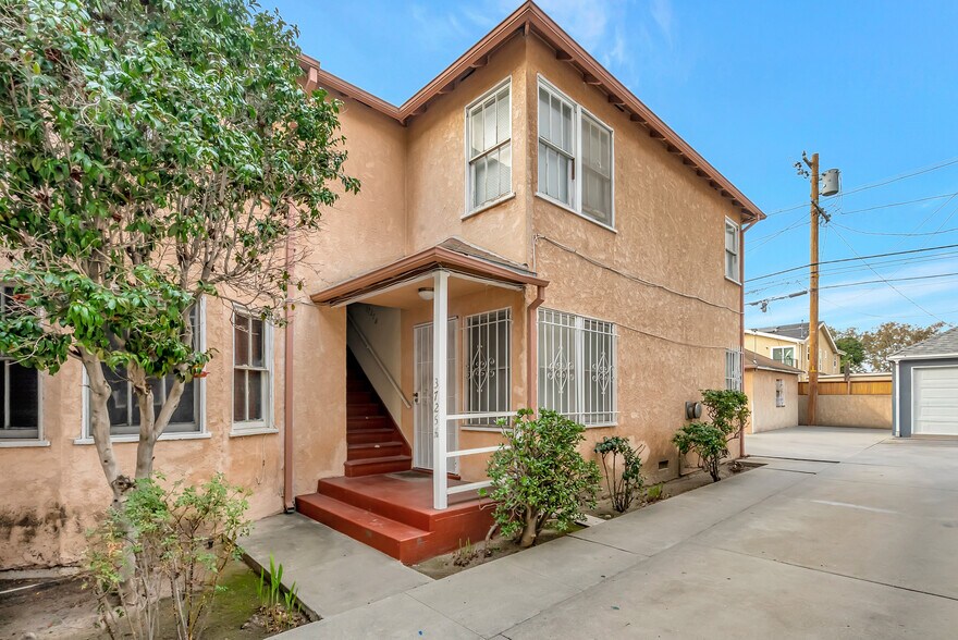 3725 S Victoria Ave, Los Angeles, CA à vendre - Photo de l’immeuble – Image 2 sur 37