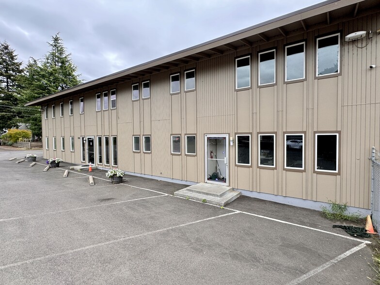9301 SE Stanley Ave, Milwaukie, OR à louer - Photo de l’immeuble – Image 3 sur 4
