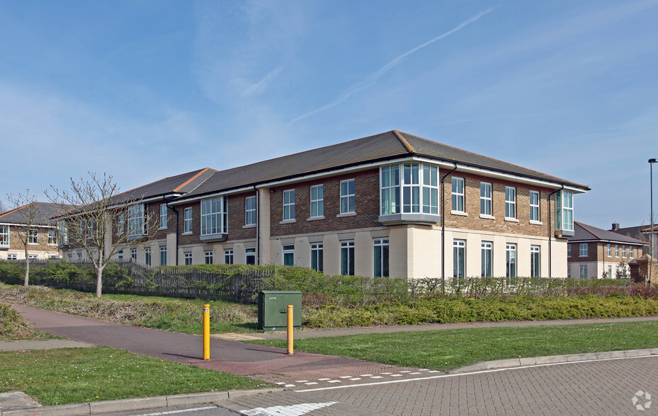 3-9 Shirwell Cres, Milton Keynes à vendre - Photo de l’immeuble – Image 2 sur 3