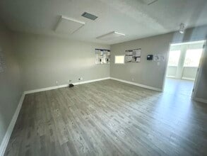 5701 NW 88th Ave, Tamarac, FL à louer Photo intérieure– Image 2 sur 12