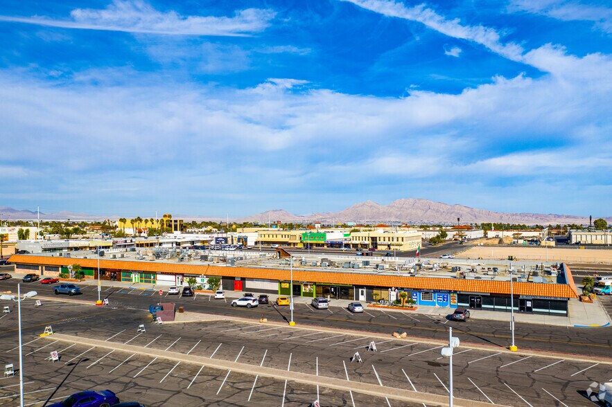 953 E Sahara Ave, Las Vegas, NV à louer - Photo principale – Image 1 sur 3