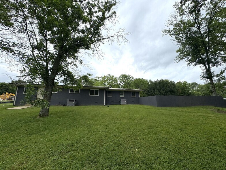 800 Maplehill Dr, Tullahoma, TN à vendre - Photo de l’immeuble – Image 3 sur 20