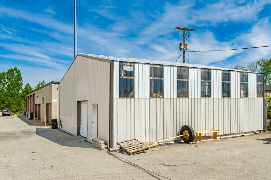 2860 Fisher Rd, Columbus, OH à louer - Photo de l’immeuble – Image 3 sur 17