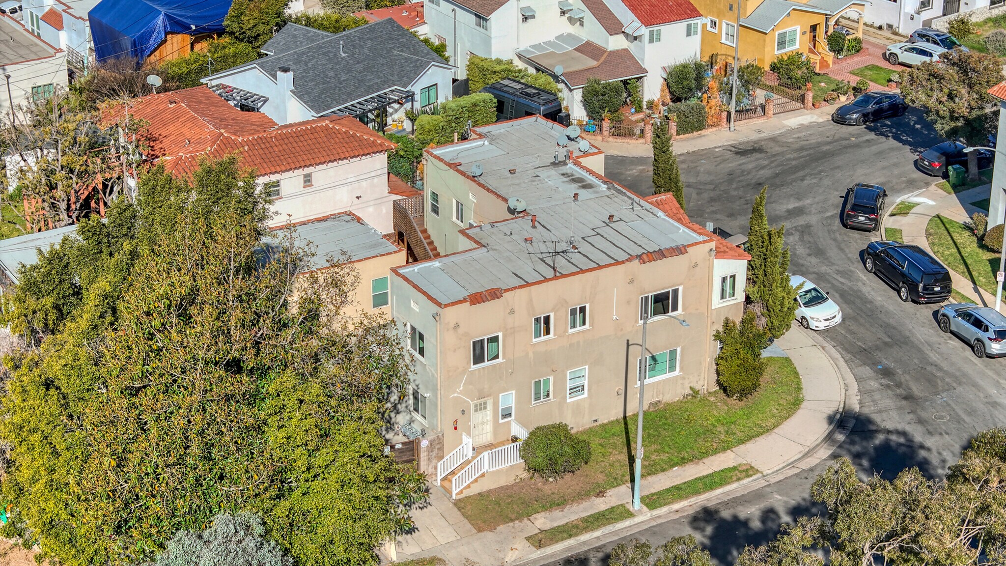 2337 Vineyard Ave, Los Angeles, CA à vendre Photo de l’immeuble– Image 1 sur 19