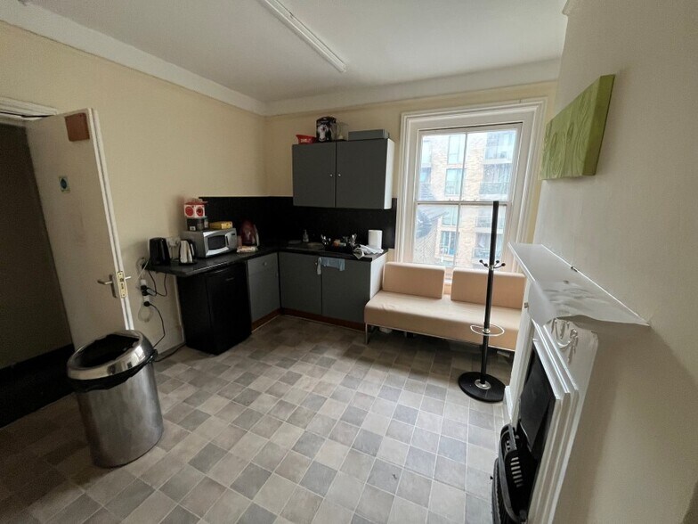 9 High St, West Drayton à louer - Photo intérieure – Image 3 sur 5