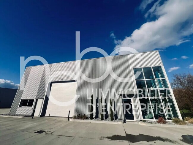 Plus de détails pour Local d'activités à louer