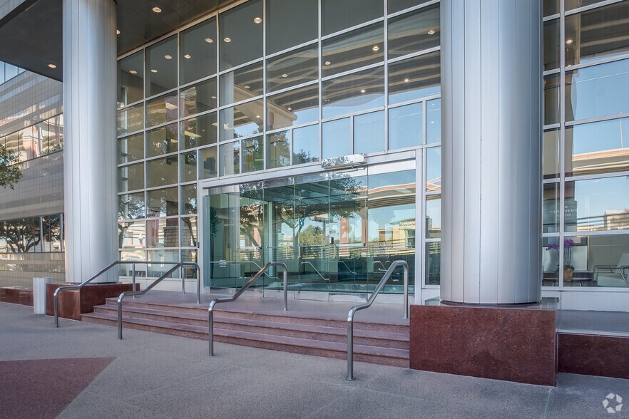 100 NE Loop 410, San Antonio, TX à louer - Photo de l’immeuble – Image 3 sur 6