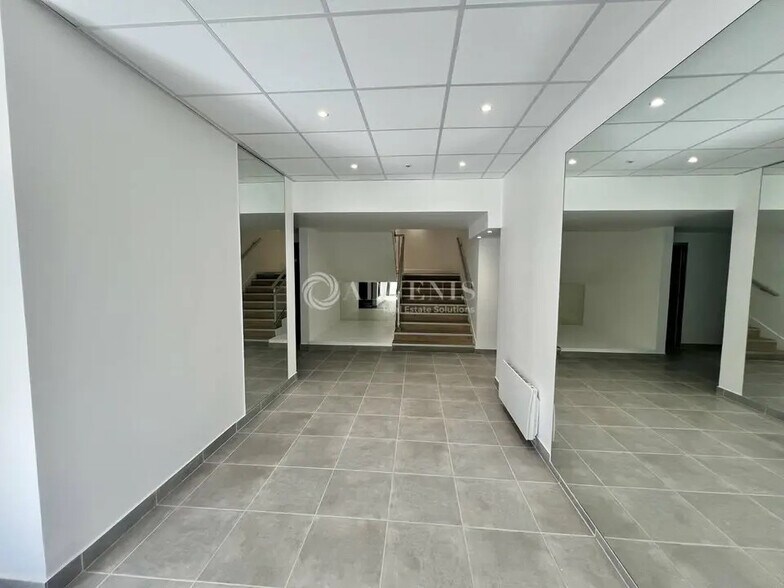 Local d’activités dans Cergy à louer - Photo de l’immeuble – Image 2 sur 8