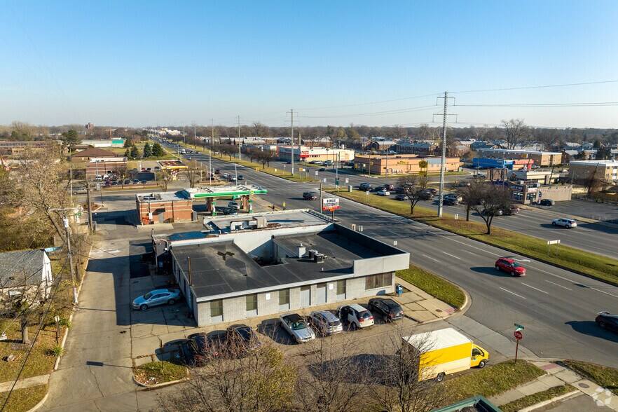 13650 W 8 Mile Rd, Oak Park, MI à vendre - Aérien – Image 3 sur 5