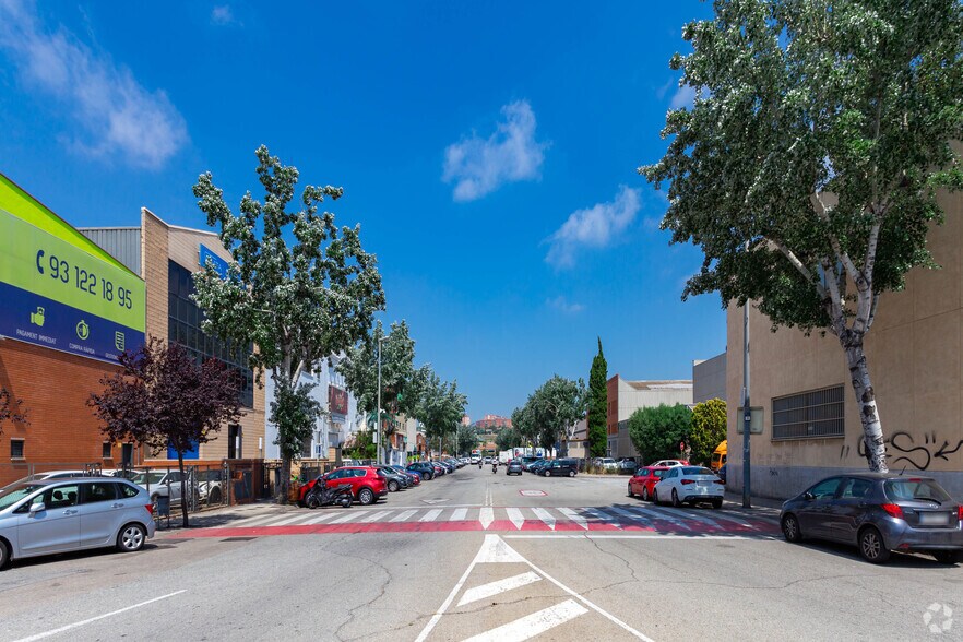 Carrer De L'energia, Cornellà de Llobregat, Barcelona à louer - Photo de l’immeuble – Image 1 sur 1