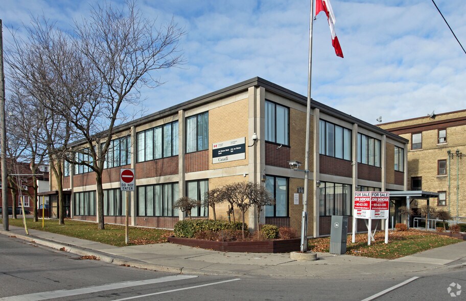 310 Simcoe St S, Oshawa, ON à louer - Photo de l’immeuble – Image 3 sur 10