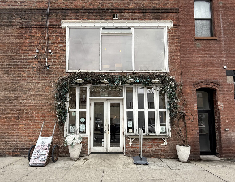 80 Kent St, Brooklyn, NY à louer - Photo de l’immeuble – Image 1 sur 8