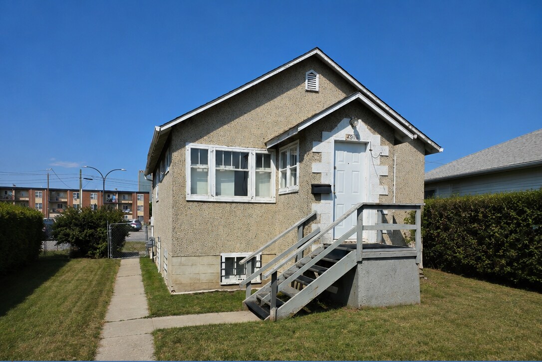 4914 50 Av, Red Deer, AB à vendre Photo principale– Image 1 sur 10