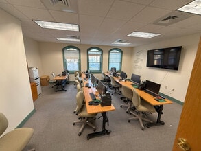 61 N Main St, Branford, CT à louer Photo intérieure– Image 2 sur 14