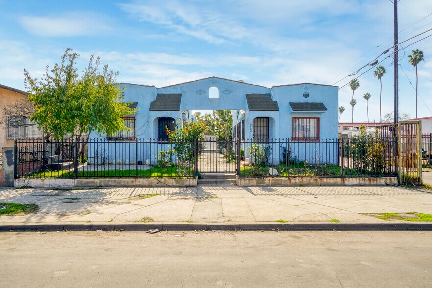 612 E 82nd St, Los Angeles, CA à vendre - Photo de l’immeuble – Image 1 sur 18