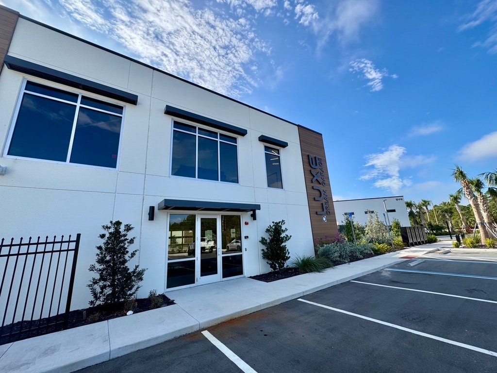 5451 Communications Pky, Lakewood Ranch, FL 34240 - Lot 40 - - Photo intérieure - Image 1 of 6
