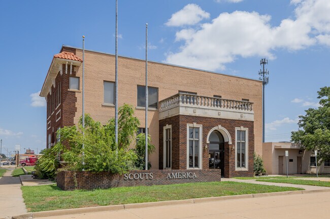 Plus de détails pour 317 N Grand St, Enid, OK - Bureau à vendre
