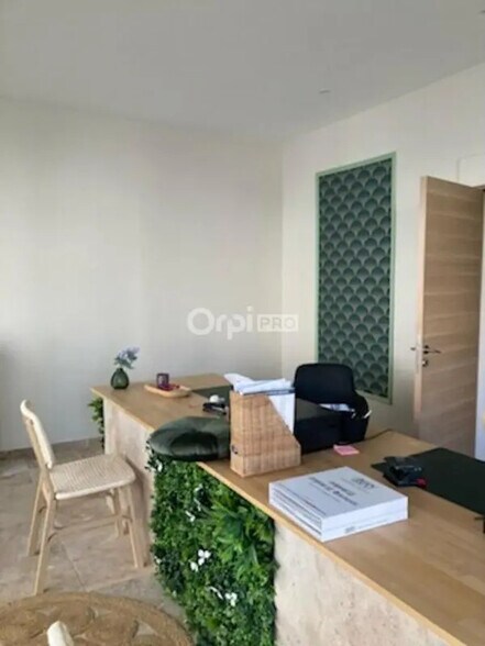 Local d'activités dans Pau à vendre - Photo de l’immeuble – Image 2 sur 4