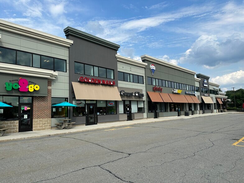 975 Merriam Ave, Leominster, MA à louer - Photo de l’immeuble – Image 1 sur 2