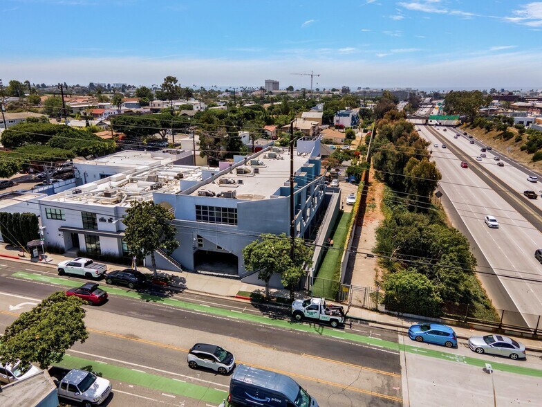 1750 14th St, Santa Monica, CA à louer - Photo de l’immeuble – Image 1 sur 6