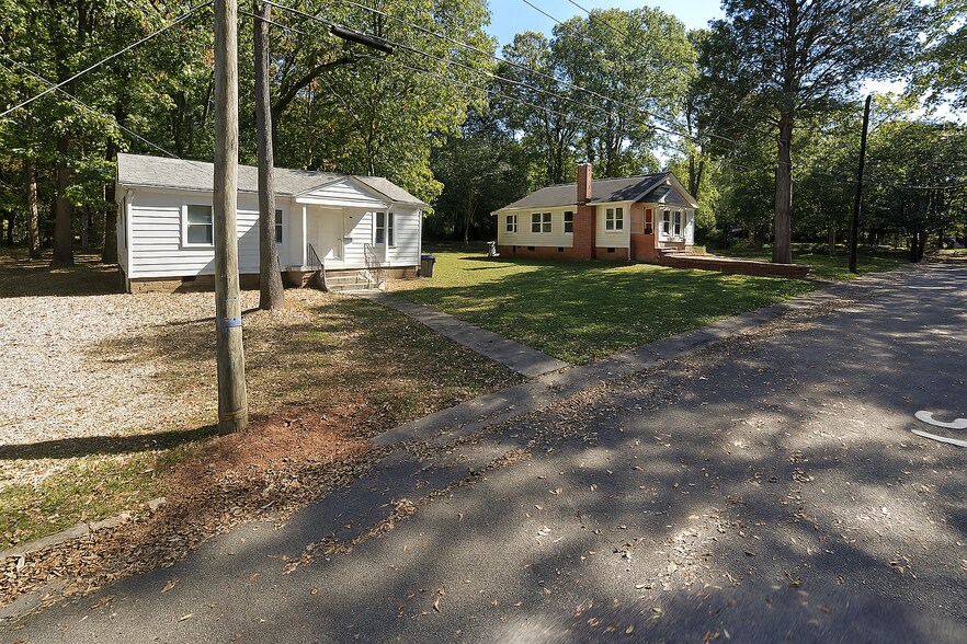 Plaza Assemblage portefeuille de 3 biens à vendre sur LoopNet.fr - Photo de l’immeuble – Image 2 sur 7