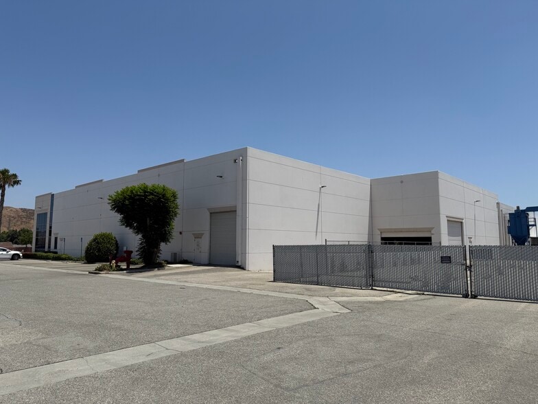 3351B Grapevine St, Jurupa Valley, CA à vendre - Photo de l’immeuble – Image 3 sur 13