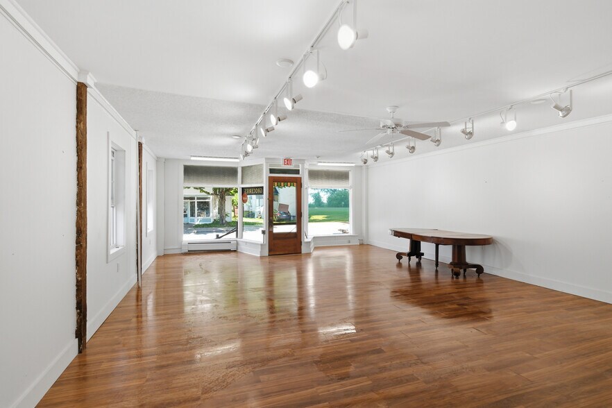 27 Main St, Chester, MA à vendre - Photo de l’immeuble – Image 3 sur 6