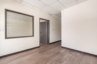 1504 Columbia Ave, Riverside, CA à louer Photo intérieure– Image 2 sur 23